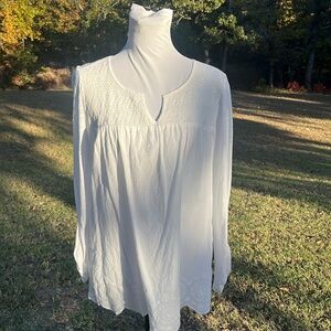 GLORIA VANDERBILT.. WHITE EMBROIDERED TUNIC..618